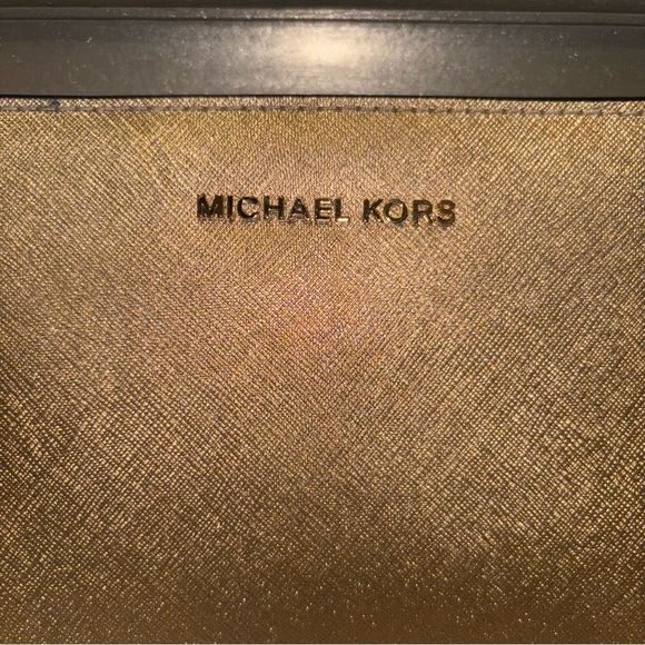 Michael Kors Jet Set Gold Clutch/Crossbody bag - Picture 2 of 7
